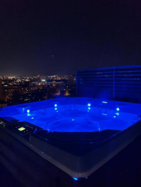 SkyLuxe Old Town Penthouse
